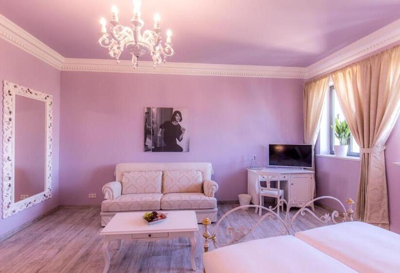 جناح سرير كينج, Grande Albergo Giancarlo