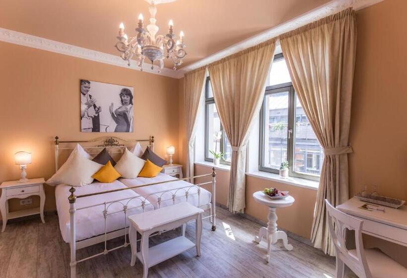 غرفة قياسية, Grande Albergo Giancarlo