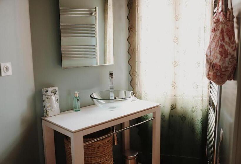 اتاق لوکس با بالکن, Home Arcachon