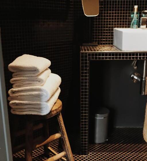 اتاق لوکس با بالکن, Home Arcachon