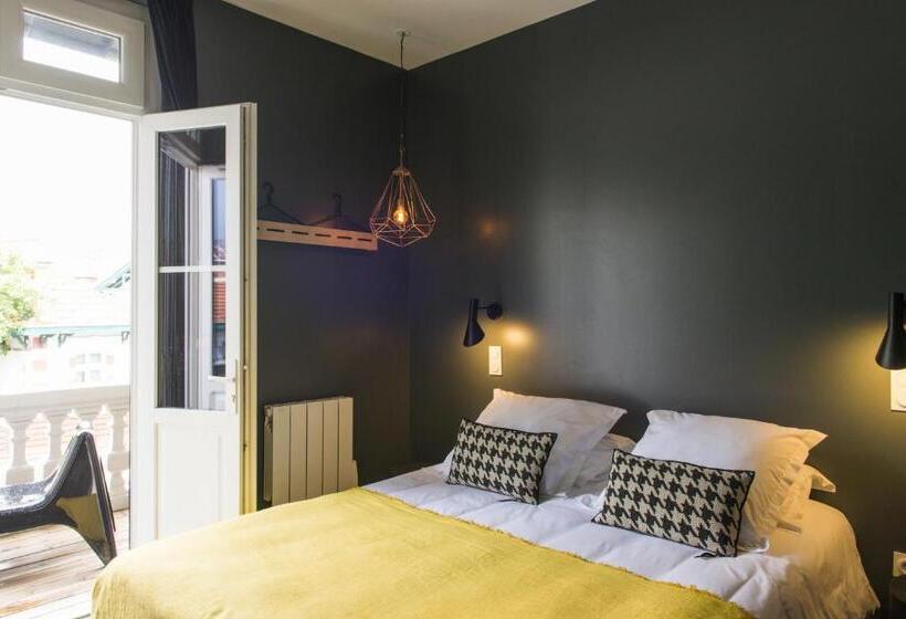 اتاق لوکس با بالکن, Home Arcachon