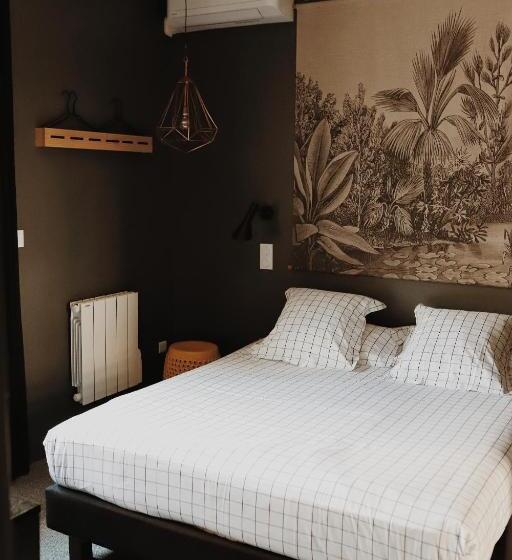 اتاق لوکس با بالکن, Home Arcachon