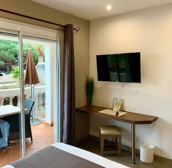 غرفة قياسية مطلّة علي البحر, Hôtel Beau Soleil