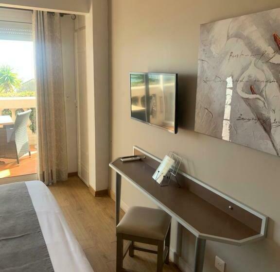 غرفة قياسية مطلّة علي البحر, Hôtel Beau Soleil