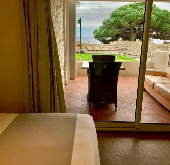 غرفة قياسية مطلّة علي البحر, Hôtel Beau Soleil