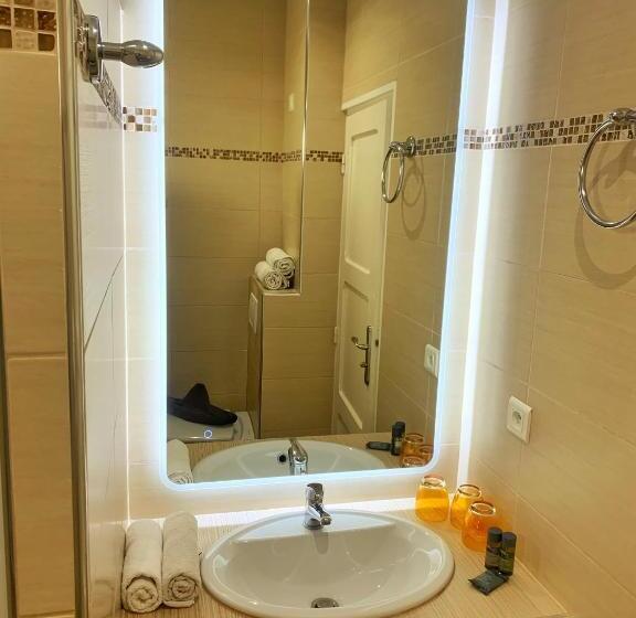 غرفة قياسية ثلاثية, Hôtel Beau Soleil