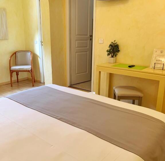 غرفة قياسية ثلاثية, Hôtel Beau Soleil