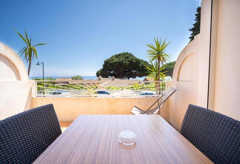 جناح جونيور مطلّ علي البحر, Hôtel Beau Soleil