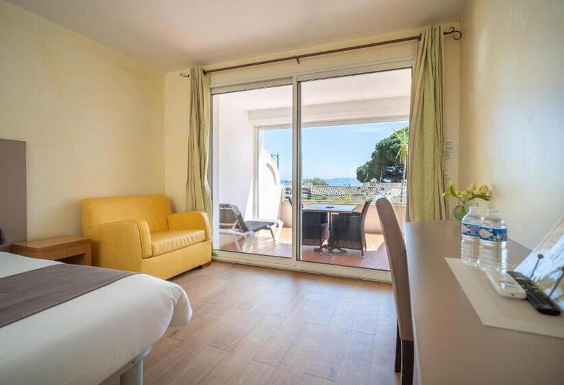 جناح جونيور مطلّ علي البحر, Hôtel Beau Soleil