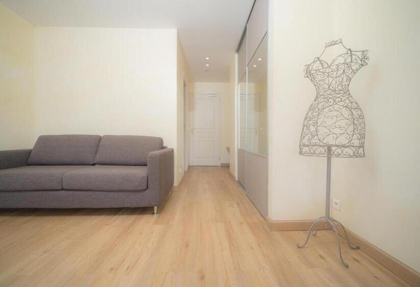 جناح جونيور مطلّ علي البحر, Hôtel Beau Soleil