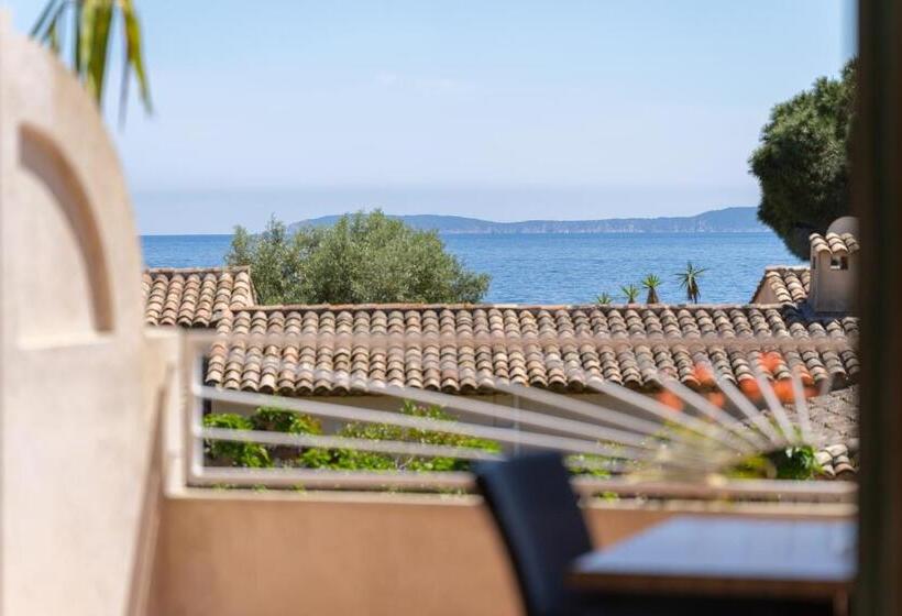 جناح جونيور مطلّ علي البحر, Hôtel Beau Soleil