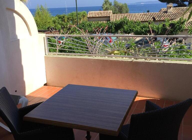 جناح مطلّ علي البحر, Hôtel Beau Soleil