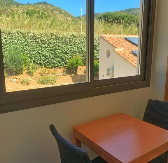 غرفة عائلية ذات إطلالة جانبية على البحر, Hôtel Beau Soleil