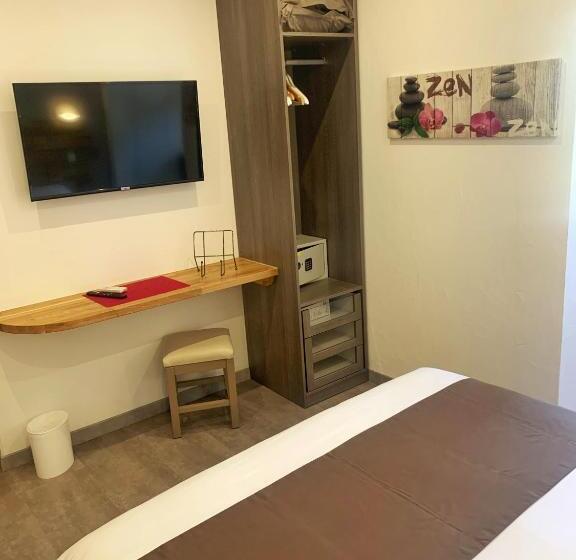 غرفة عائلية ذات إطلالة جانبية على البحر, Hôtel Beau Soleil