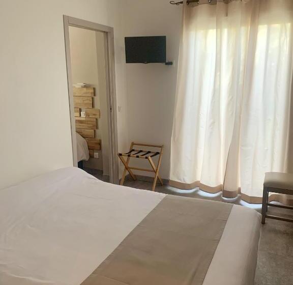 غرفة عائلية ذات إطلالة جانبية على البحر, Hôtel Beau Soleil