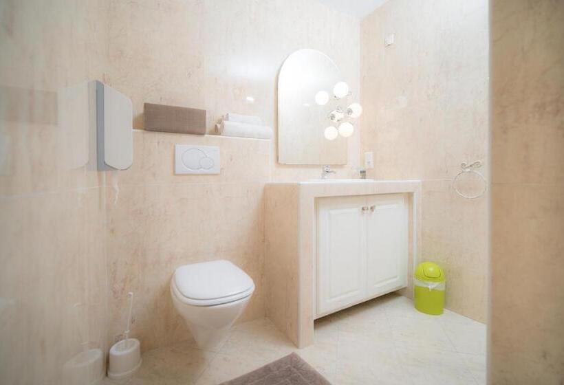 جناح جونيور مطلّ علي البحر, Hôtel Beau Soleil