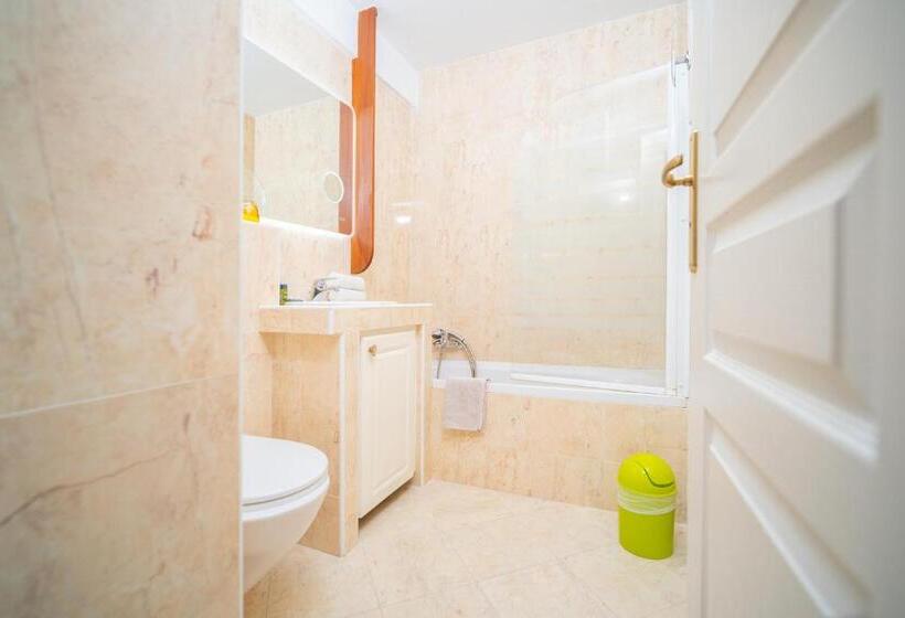 جناح جونيور مطلّ علي البحر, Hôtel Beau Soleil