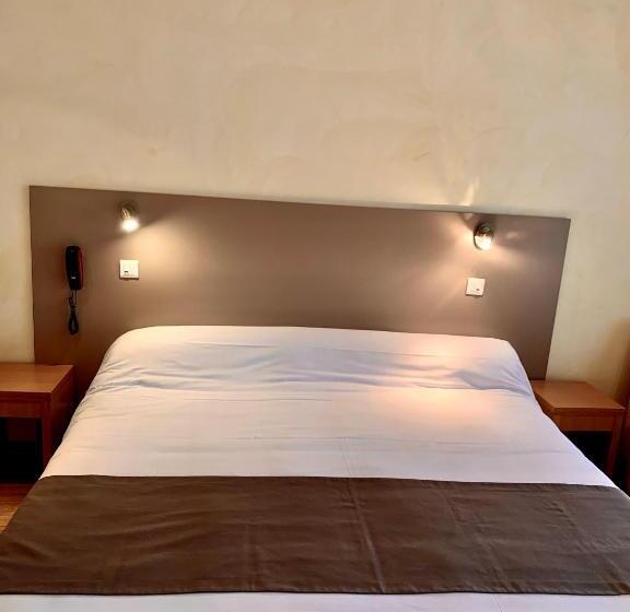 جناح جونيور مطلّ علي البحر, Hôtel Beau Soleil