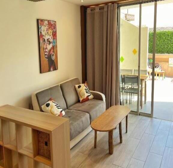 جناح جونيور مطلّ علي حمام السباحة, Hôtel Beau Soleil