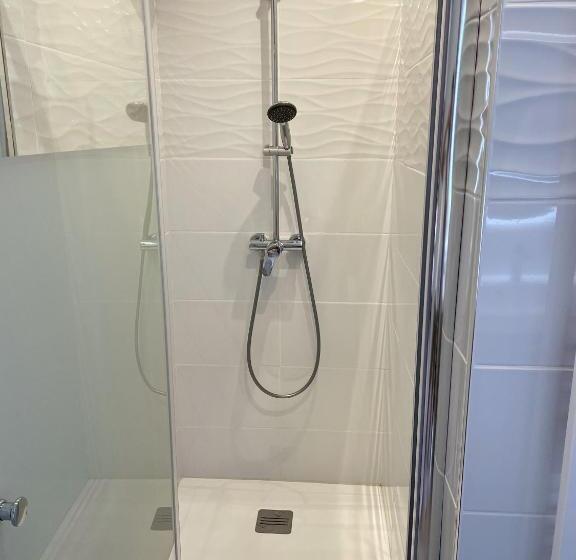 جناح جونيور مطلّ علي حمام السباحة, Hôtel Beau Soleil