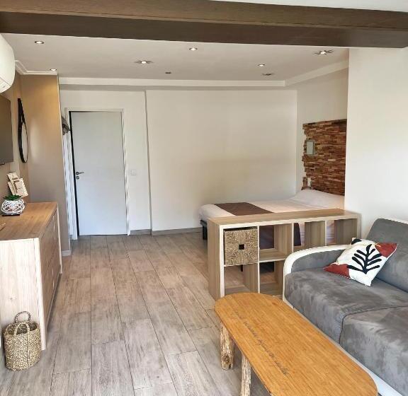 Полулюкс Вид на Бассейн, Hôtel Beau Soleil