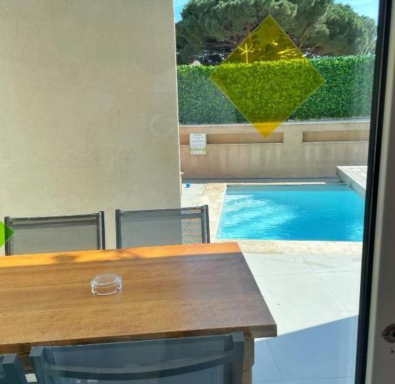 جناح جونيور مطلّ علي حمام السباحة, Hôtel Beau Soleil