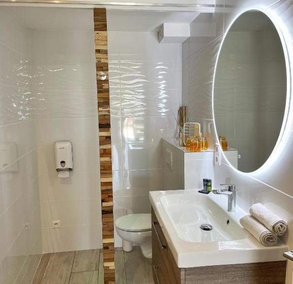 جناح جونيور مطلّ علي حمام السباحة, Hôtel Beau Soleil