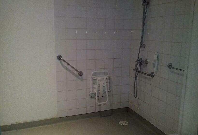 חדר סטנדרט לשלושה, Ibis Budget Poitiers Sud