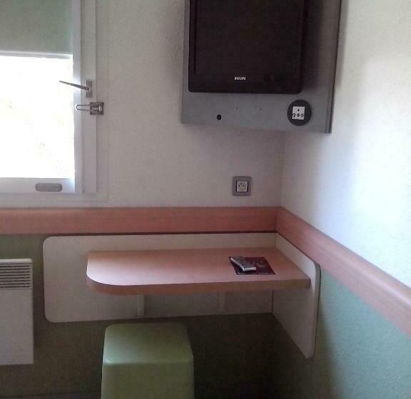 Номер Стандарт Трехместный, Ibis Budget Poitiers Sud