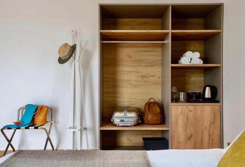 オーシャンビュースタンダードルーム, Kaliviani Traditional