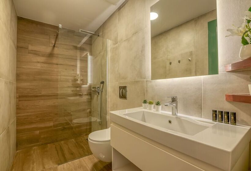 オーシャンビュースタンダードルーム, Kaliviani Traditional