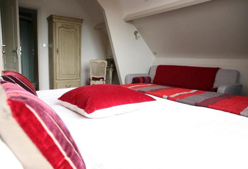 高级三人间, Cit Hotel La Villa Julia