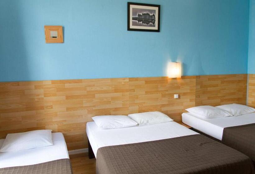 패밀리 룸, Le Pavillon