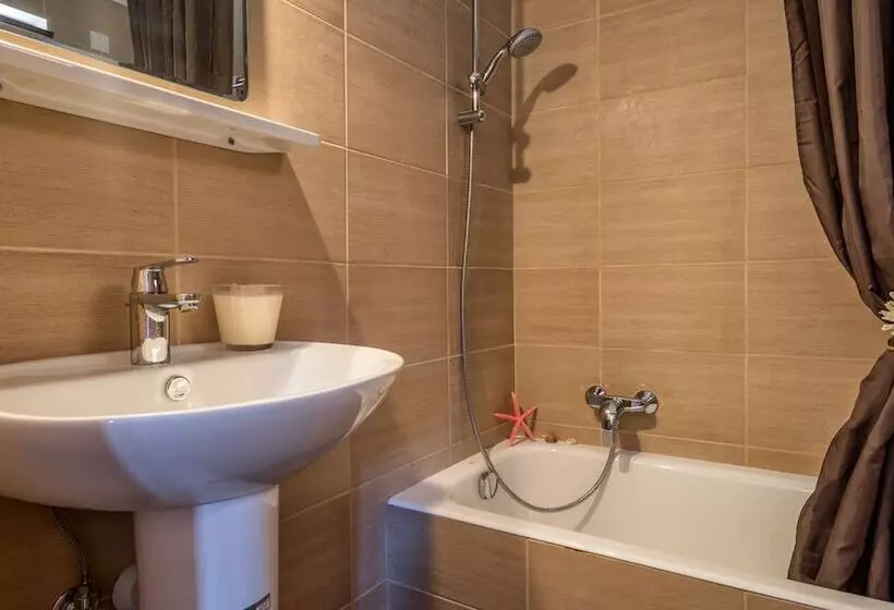 استودیوی استاندارد, Levantino Studios & Apartments