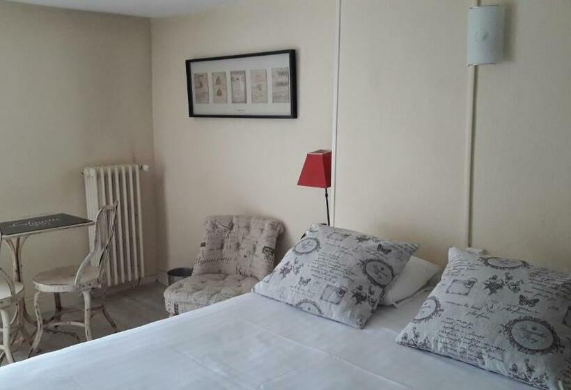 Номер Basic, Logis Hôtel Lafayette Rochefort France
