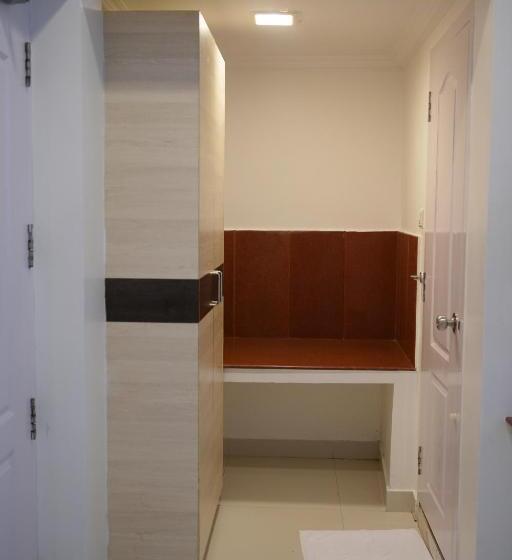 带大床的套房, Palmyra Grand Inn