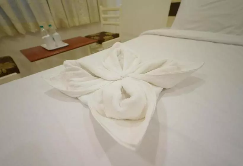 キングサイズベッドのスイートルーム, Palmyra Grand Inn
