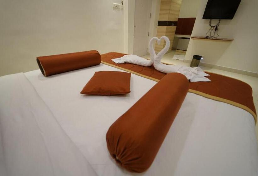 带大床的套房, Palmyra Grand Inn