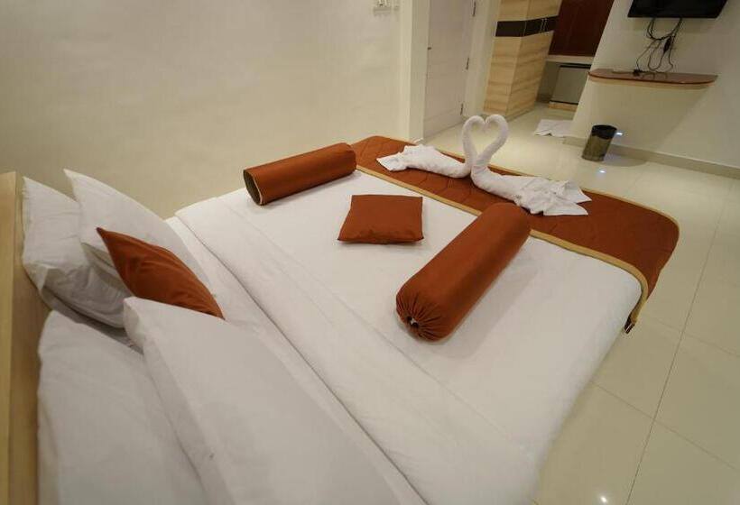 带大床的套房, Palmyra Grand Inn