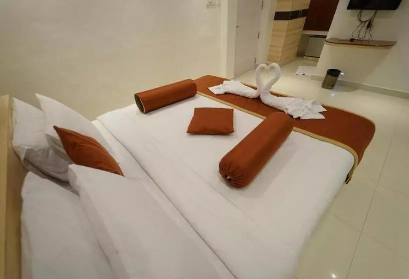 キングサイズベッドのスイートルーム, Palmyra Grand Inn