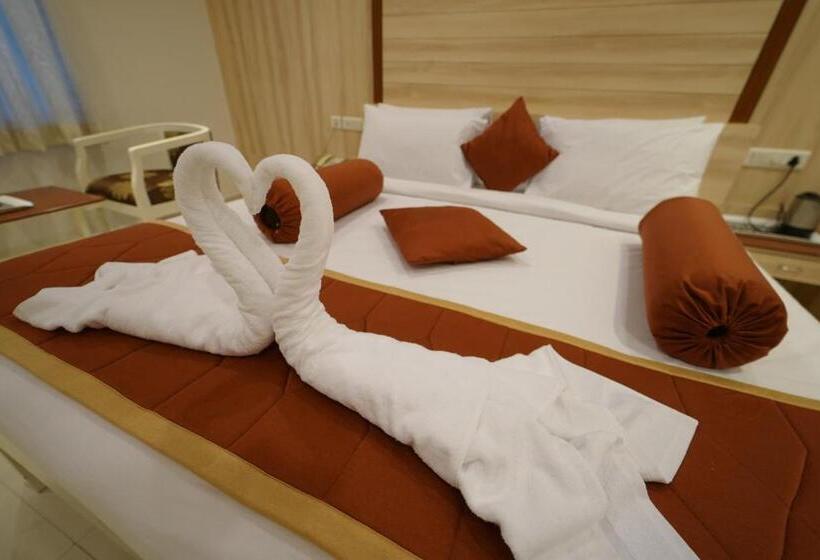 带大床的套房, Palmyra Grand Inn