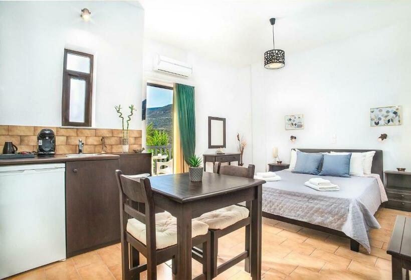 اتاق استاندارد با بالکن و چشم‌انداز دریا, Porto Diakofti