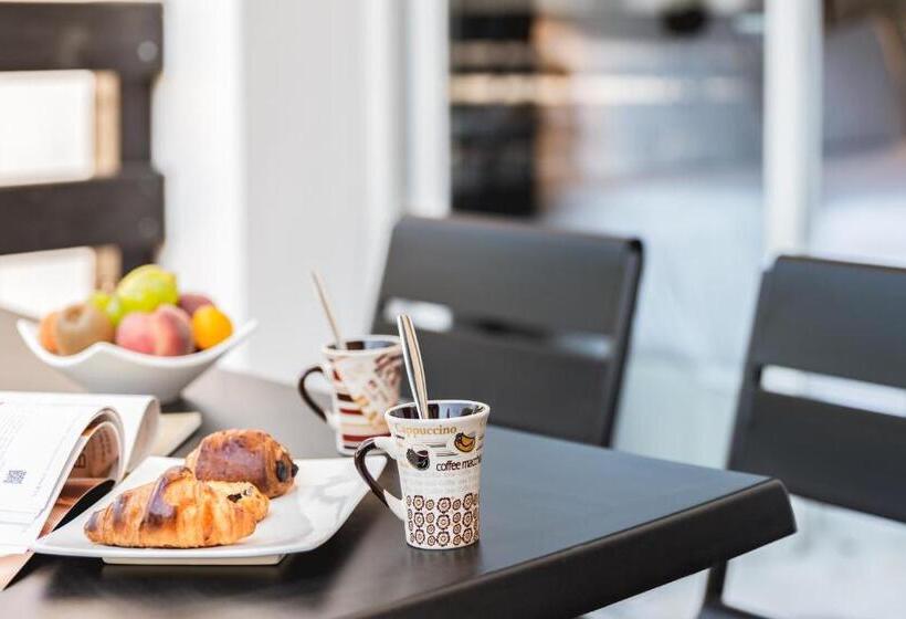 标准间, Rock Noir & Spa