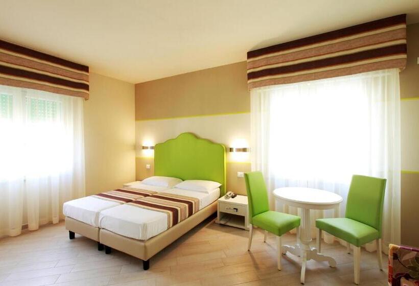 جناح جونيور سوبريور, Souvenir