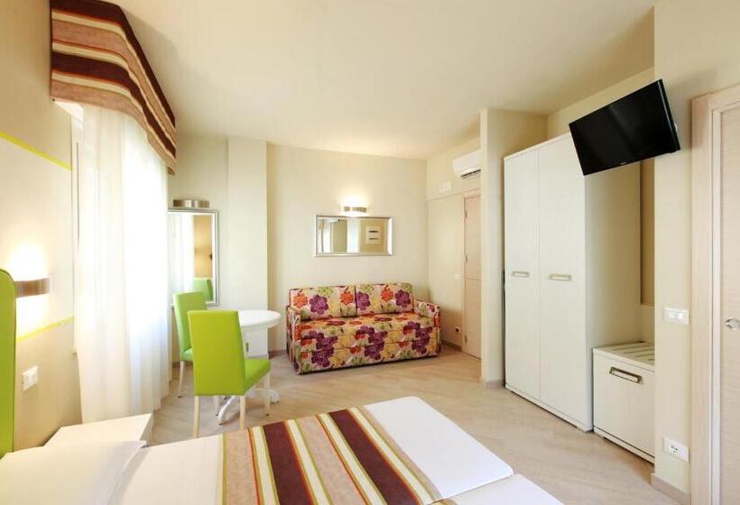 جناح جونيور سوبريور, Souvenir