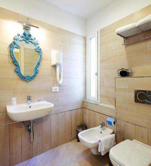 高级小型套房, Souvenir