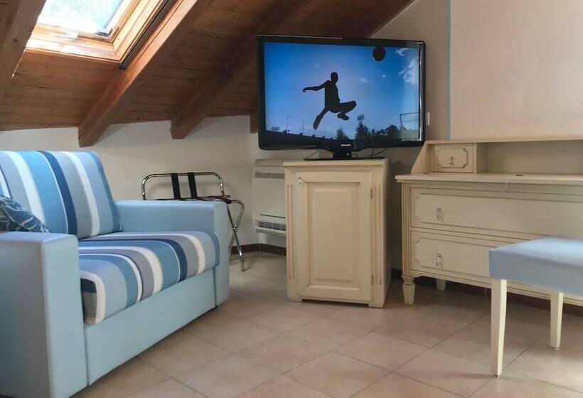 غرفة دور أخير, Souvenir