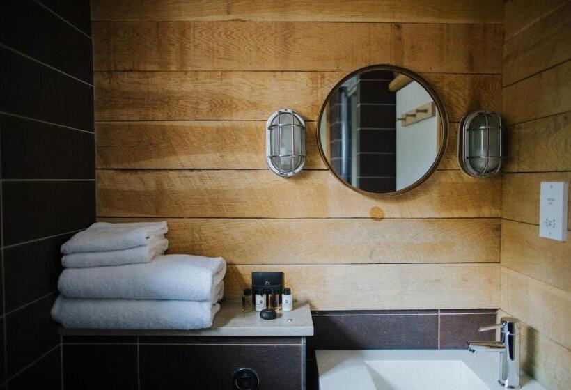 스탠다드 싱글 룸, The Globe