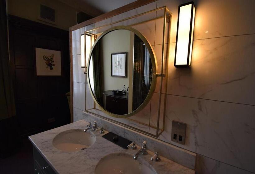 디럭스 룸, The Globe