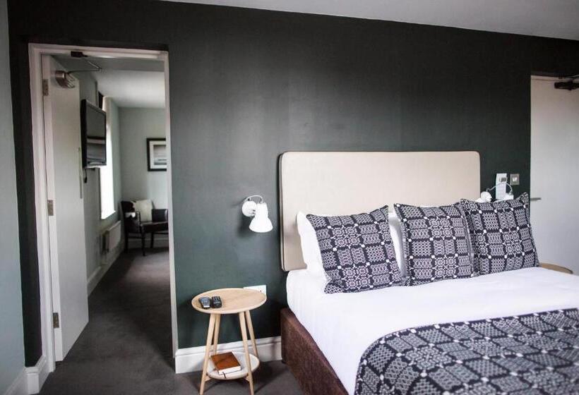 패밀리 스위트, The Globe